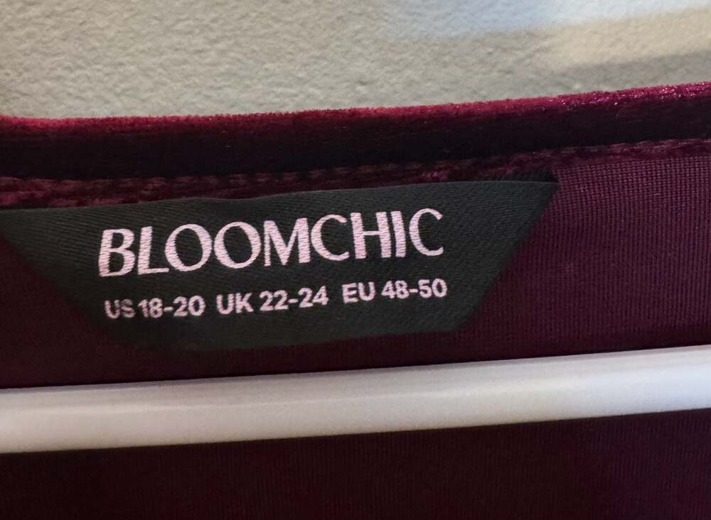 BLOOMCHIC Plus Size Velvet Heart Neckline Gathered Blouse Size 18 - Picture 2 of 3
